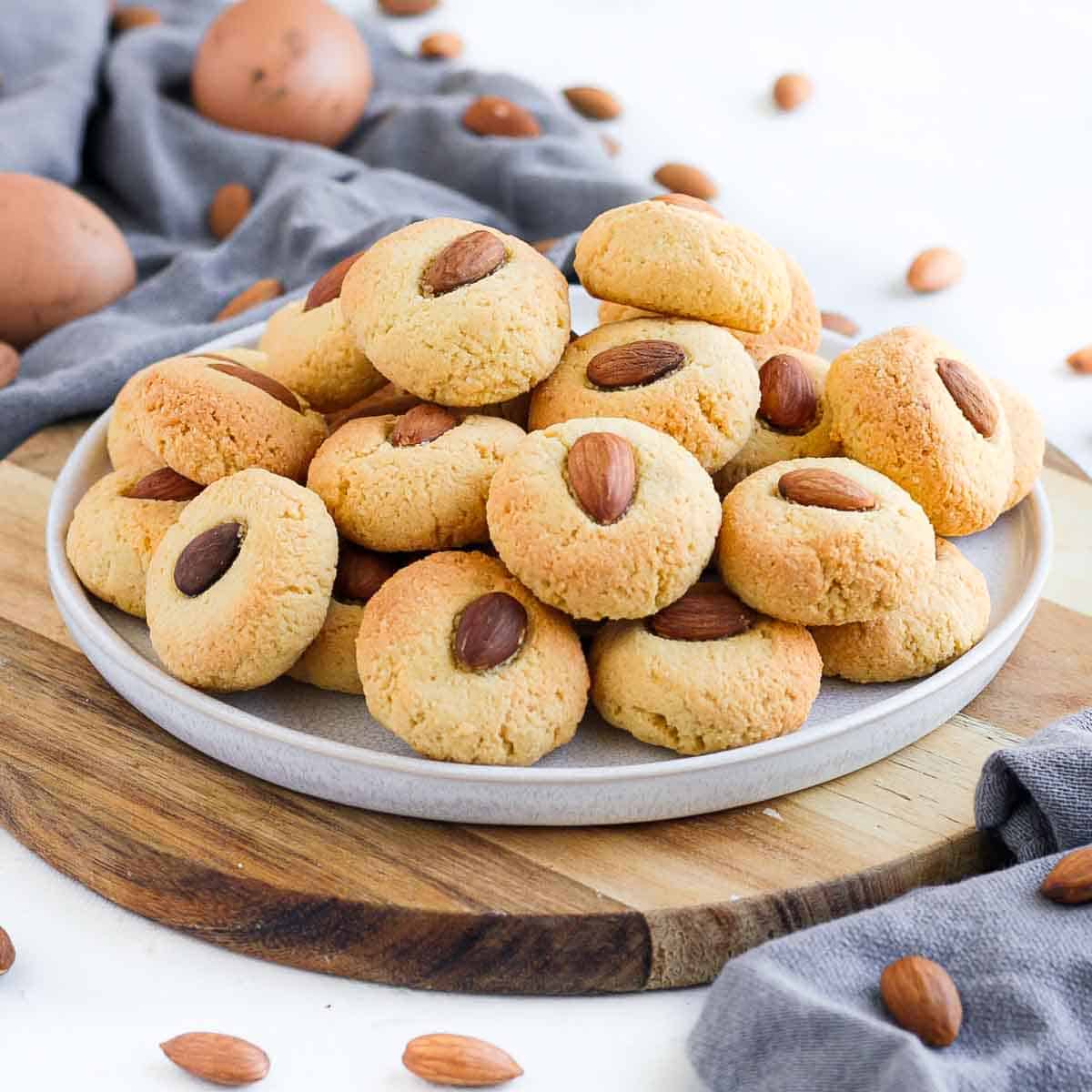 biscuit almond cookies