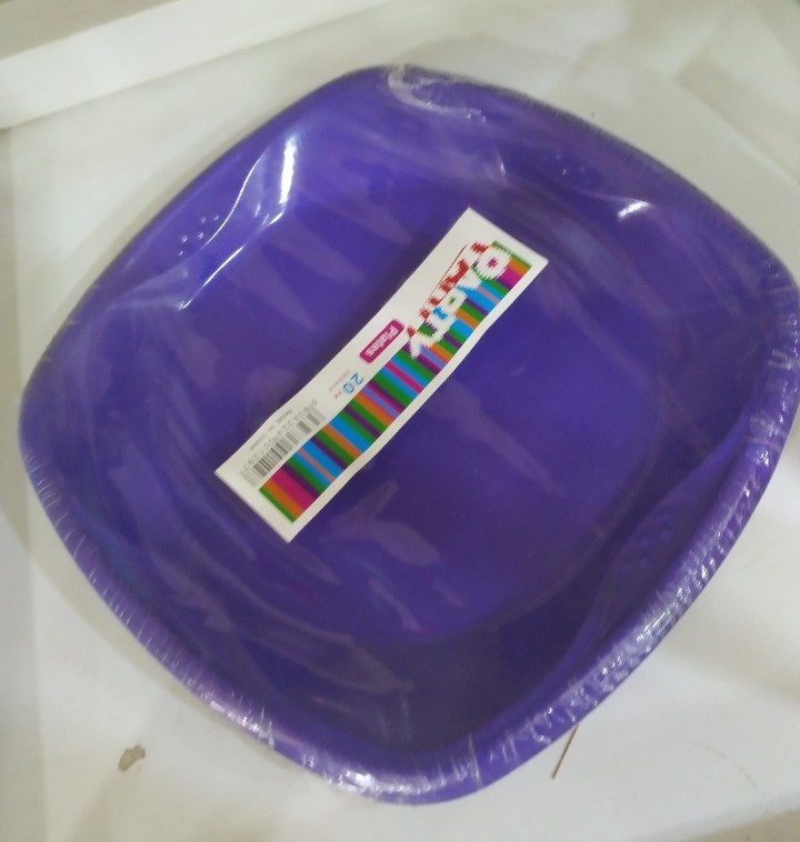 PLATS PLASTIC PARTY PLATES