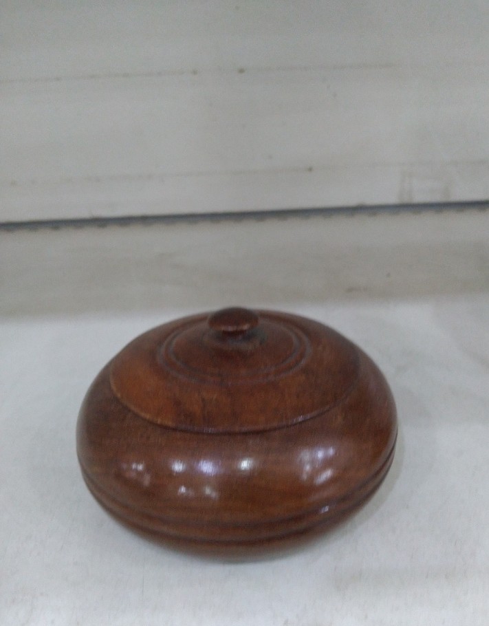 ASSIETTE EN BOIS AVEC COUVERCLE PETITE BOITE